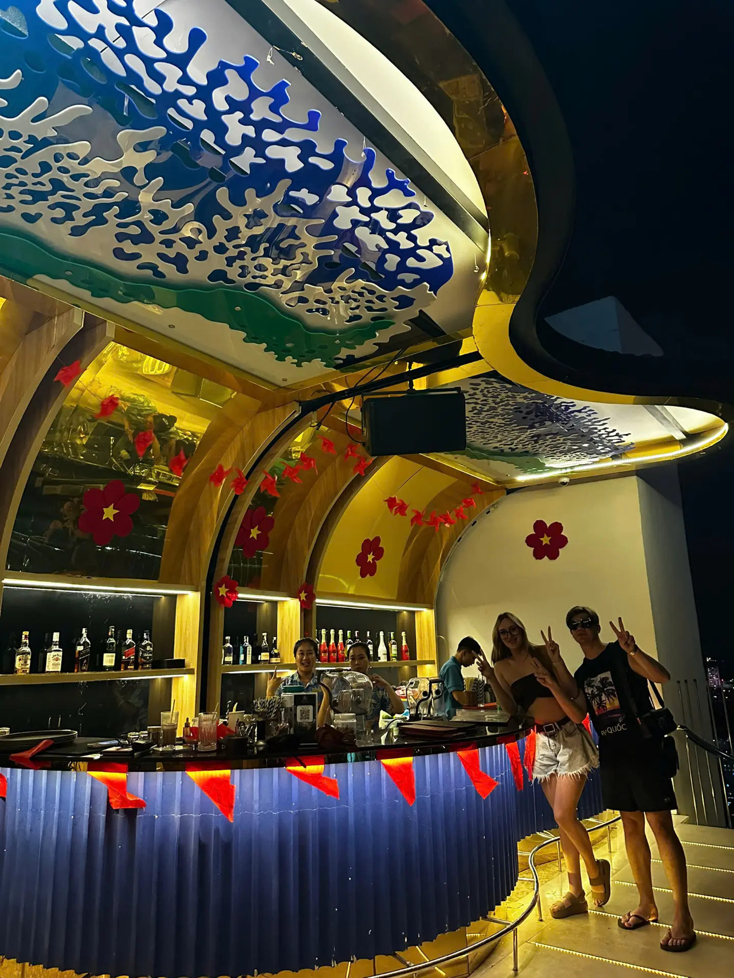 Quầy bar Star Night cùng khách quốc tế