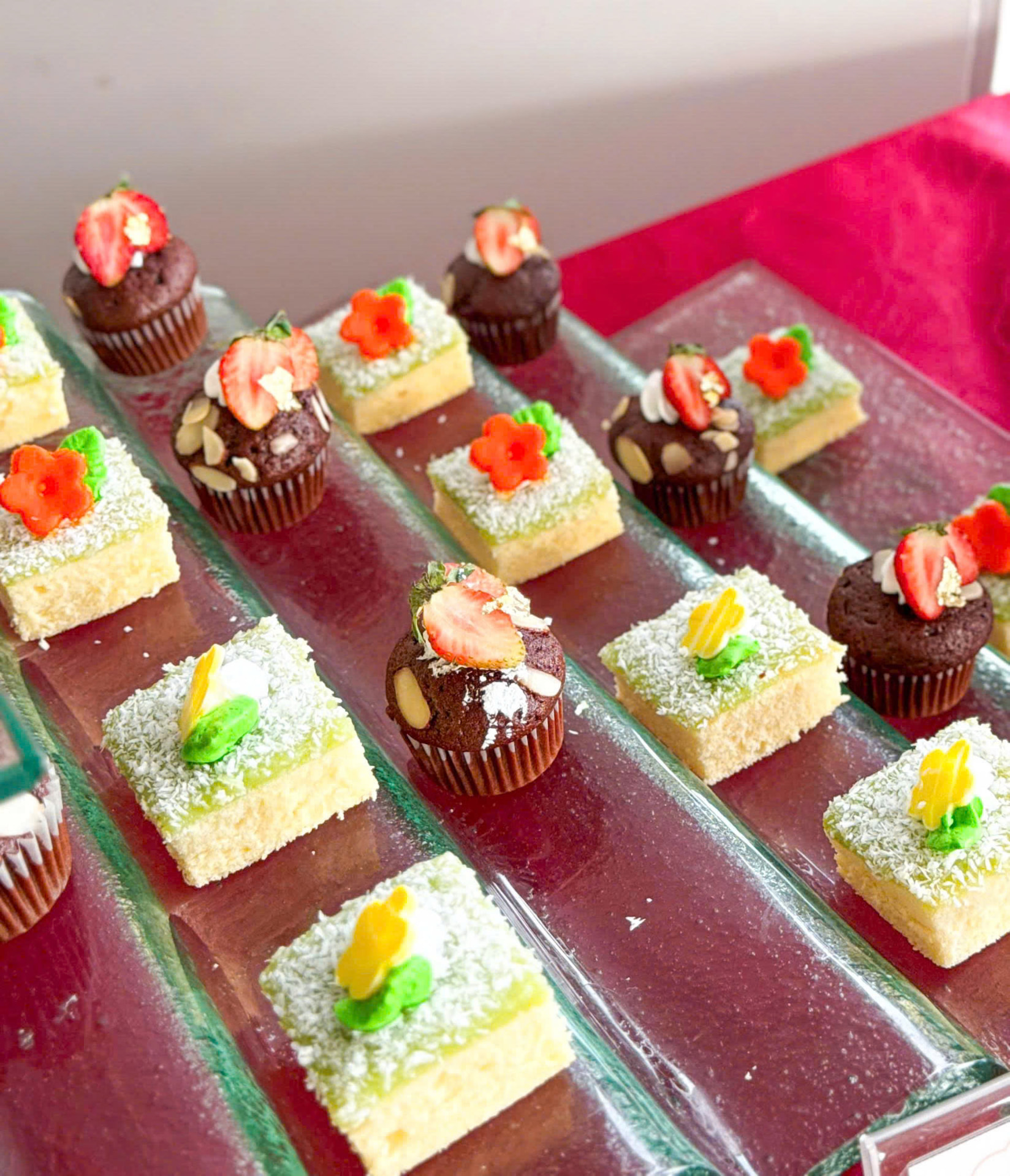 Bánh ngọt mini buffet trà chiều