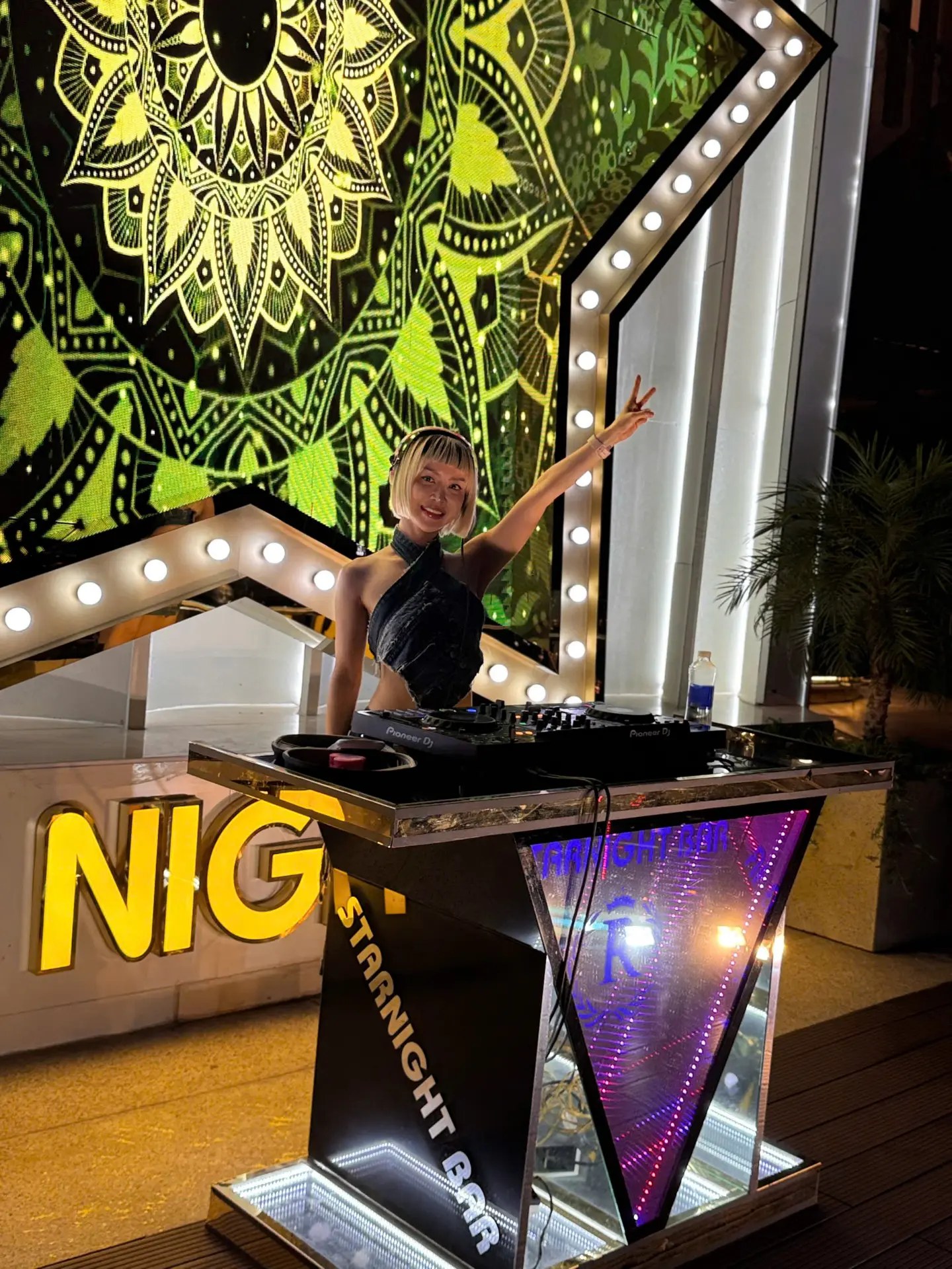 DJ tại sân khấu Star Night
